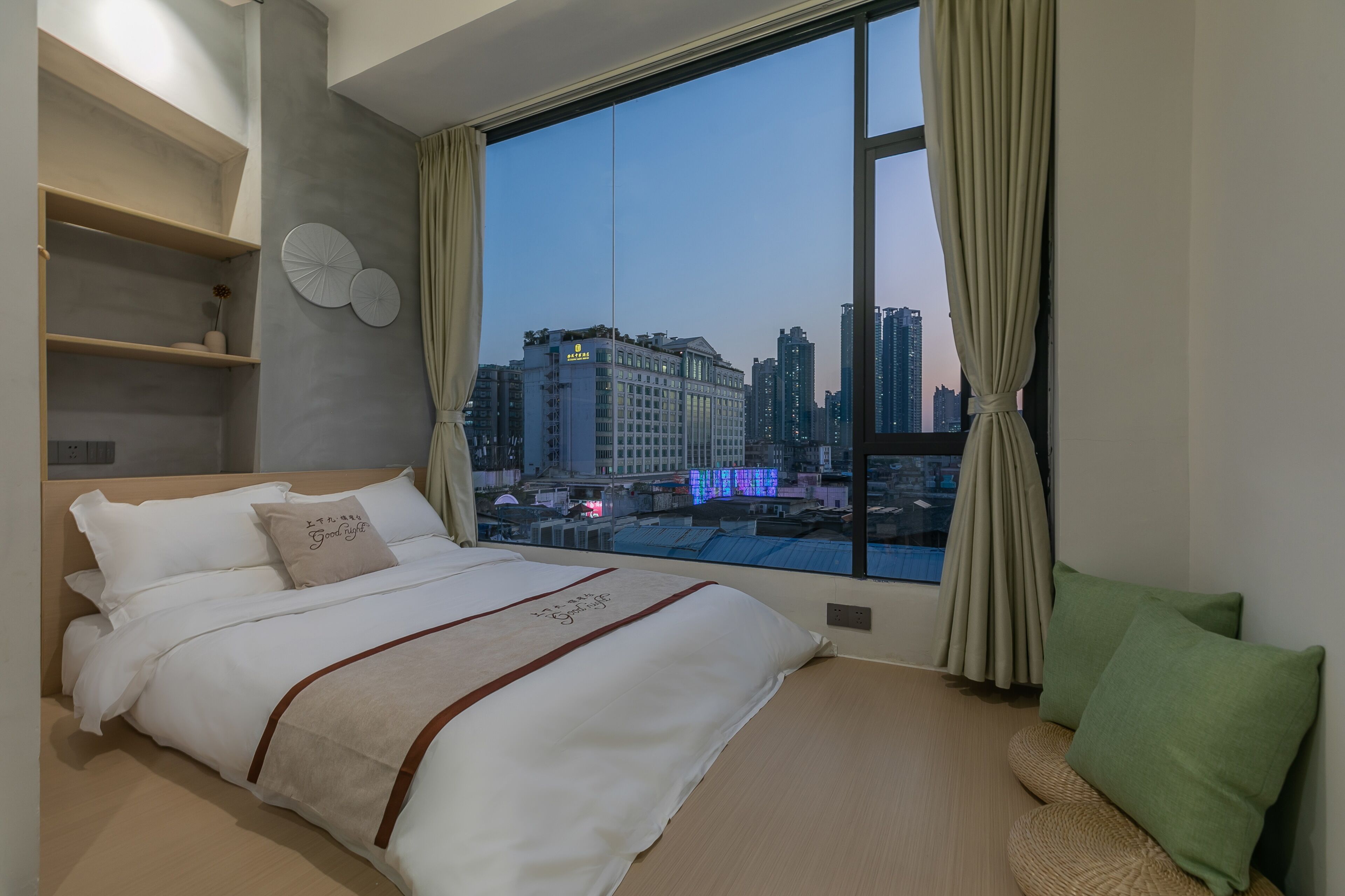 Tatami Queen Room (laser projector+standalone Wi-Fi+English-friendly) | Blackout curtains, soundproofing, free WiFi, bed sheets