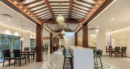 Stargazing Platform Inn - Heart of Old Canton