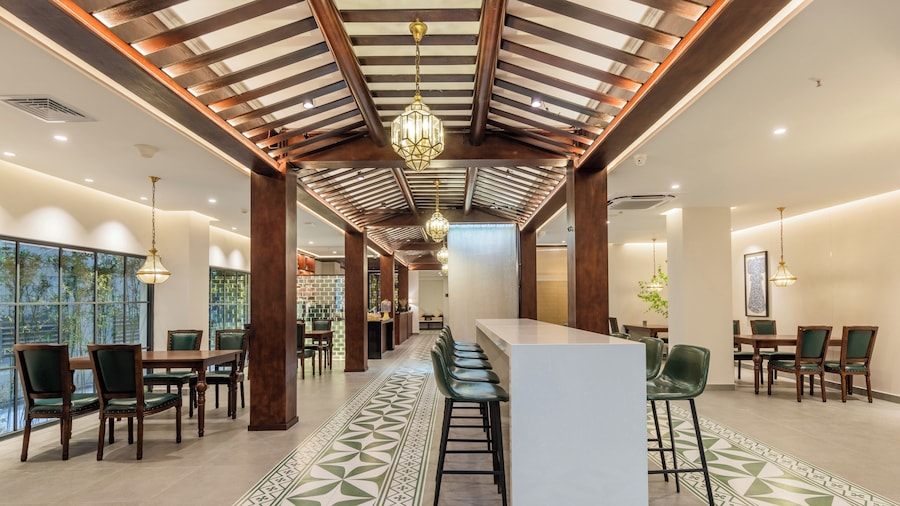 Stargazing Platform Inn - Heart of Old Canton