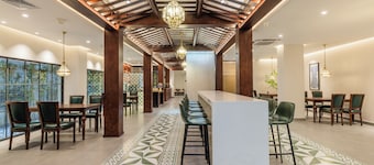 Stargazing Platform Inn - Heart of Old Canton