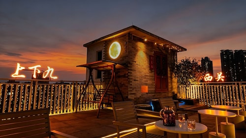 Stargazing Platform Inn - Heart of Old Canton