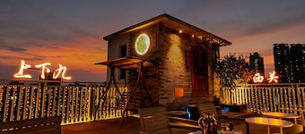 Stargazing Platform Inn - Heart of Old Canton