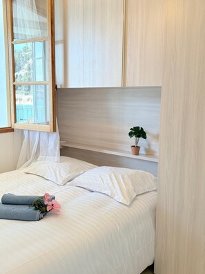 Free WiFi, bed sheets