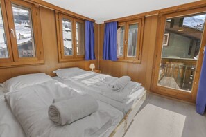 旅行用ベビーベッド、WiFi (無料)、ベッドシーツ