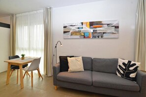 TV - Chic studio apartment in Bale near Rovinj (Bale)