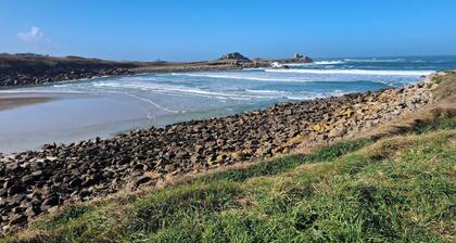 A 5 minutes d'une plage de surf, Maison en bois lumineuse et au calme