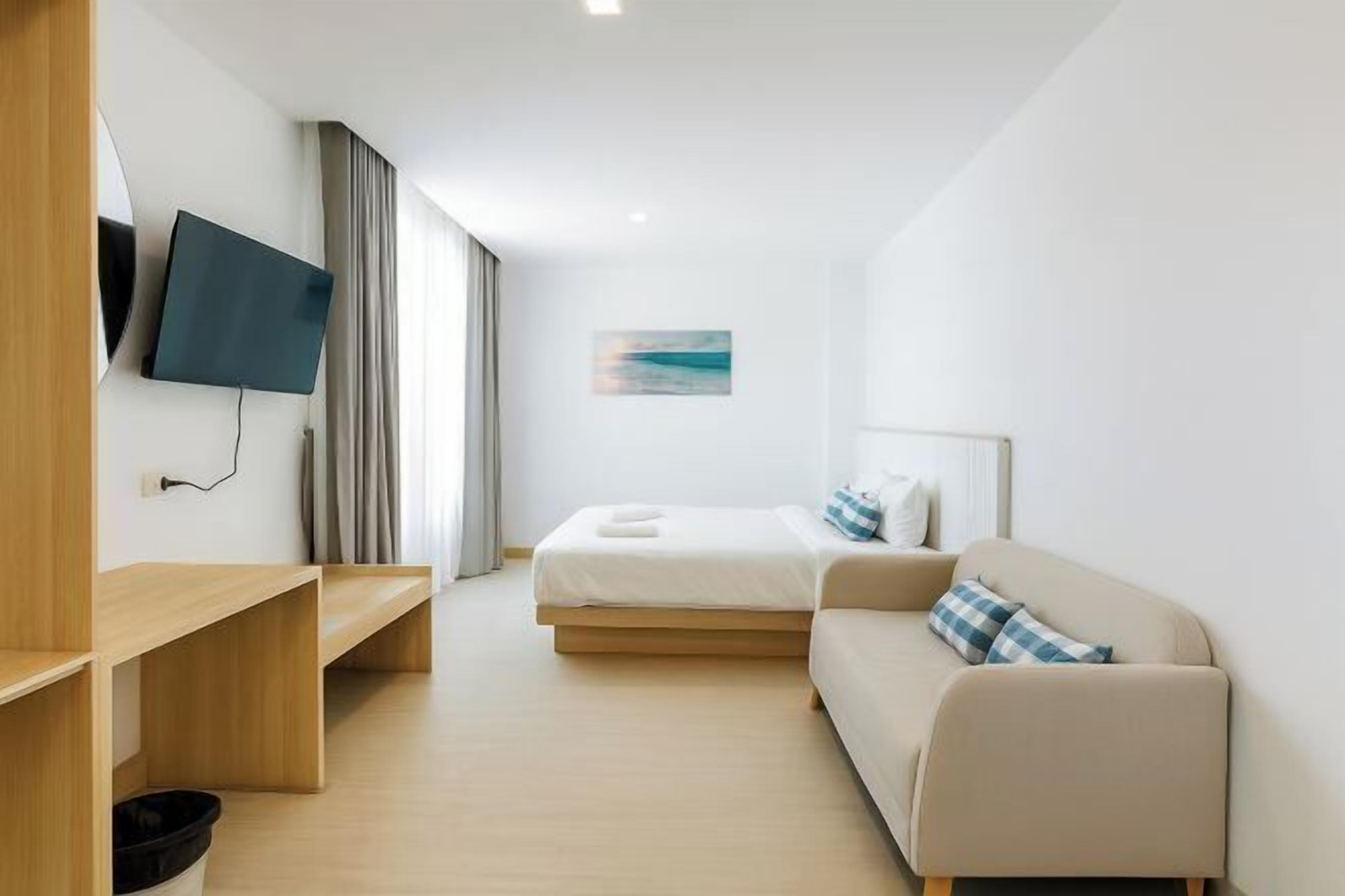 Desk, free WiFi, bed sheets