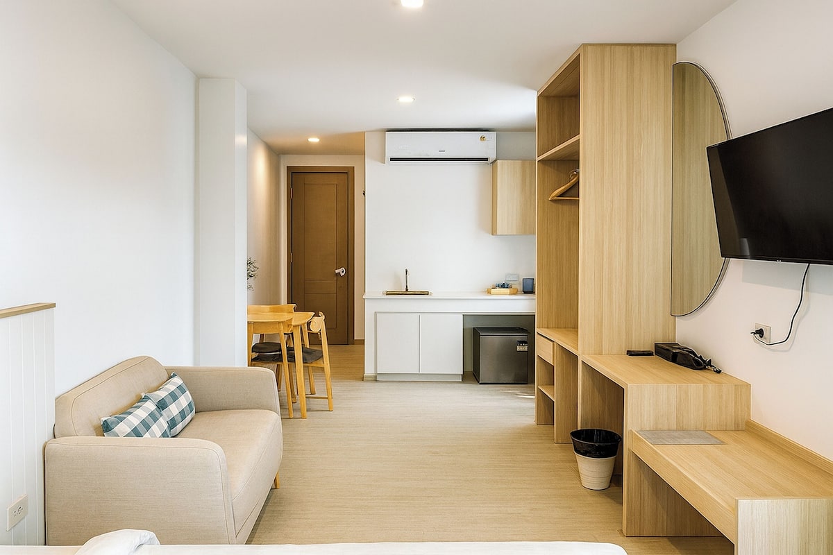 Suite Deluxe, vue sur la mer | Bureau, accès au Wi-Fi (inclus), literie fournie