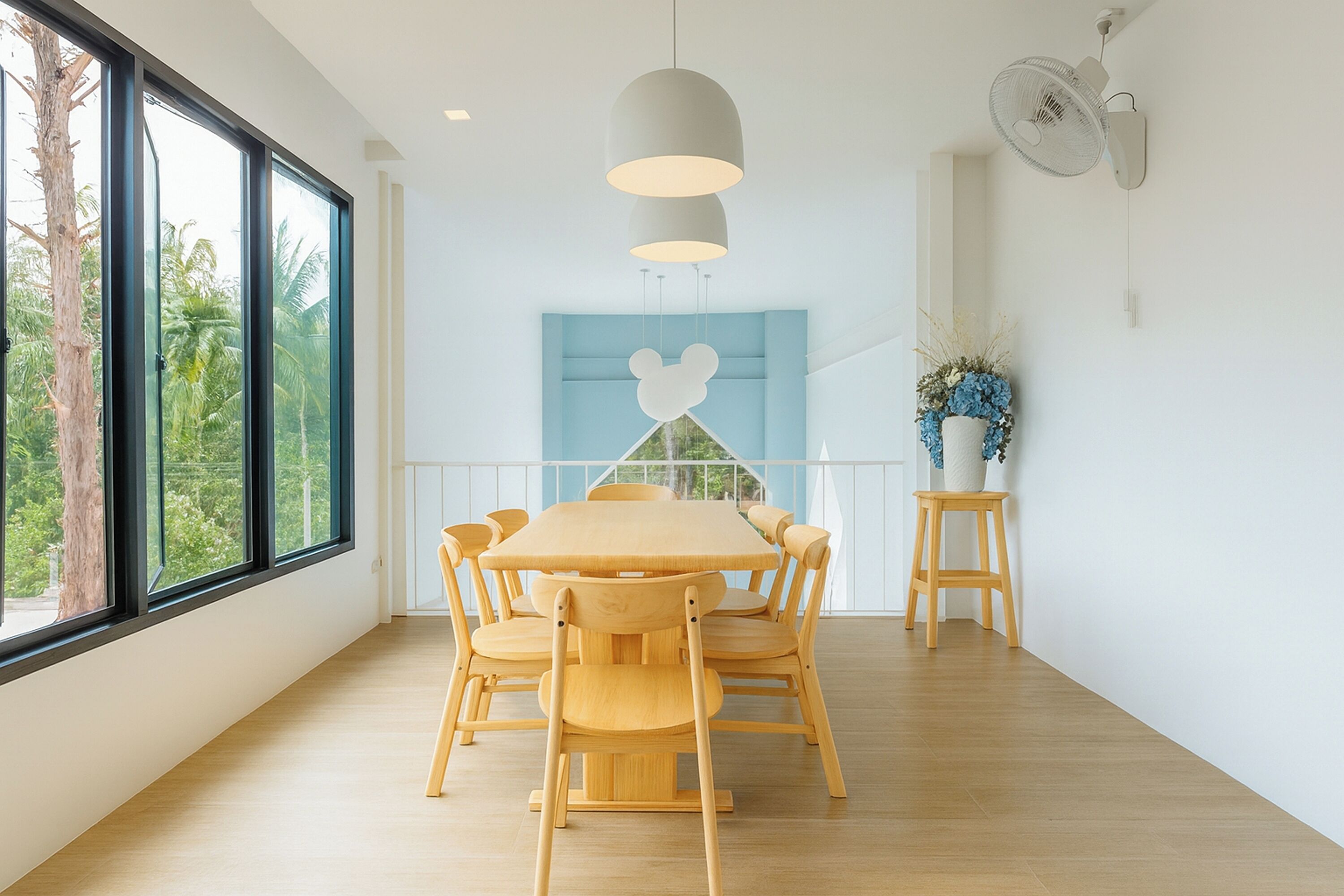 Área de estar no saguão