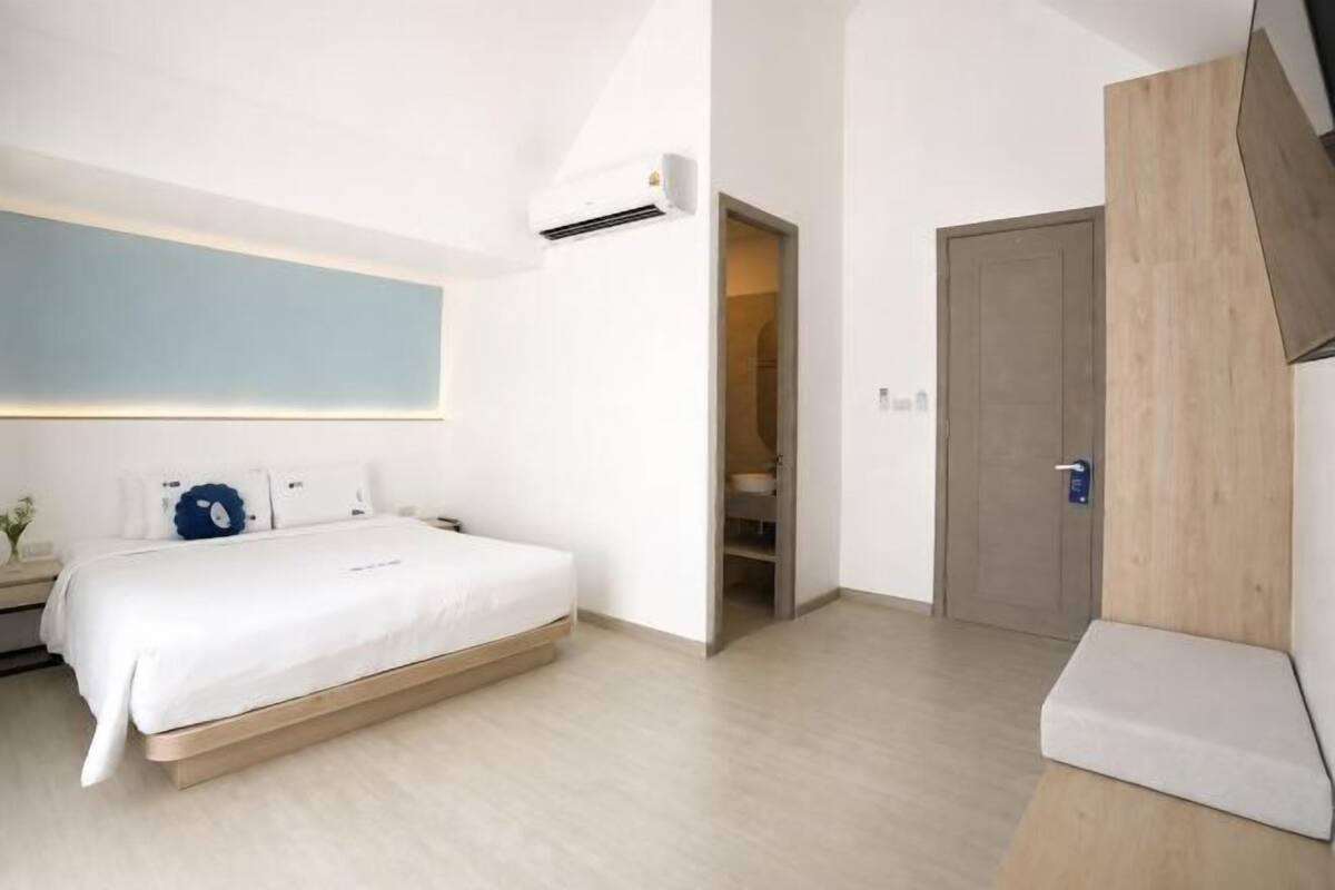 Escritorio, wifi gratis, ropa de cama
