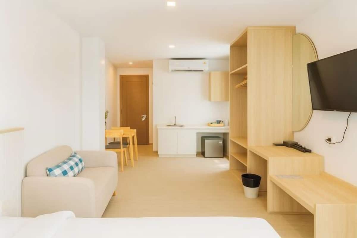 Desk, free WiFi, bed sheets