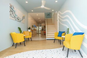 Lobby sitting area - Sea Side Ao Nang Landmark Night Market Krabi (Krabi)