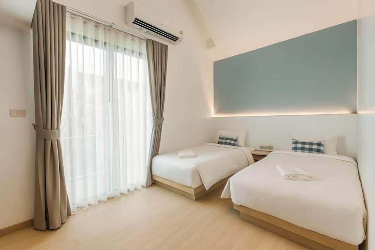 Desk, free WiFi, bed sheets