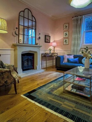 Unclassified image, 2 of 45, button