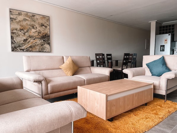 Classic-Apartment, 2 Schlafzimmer | Wohnbereich