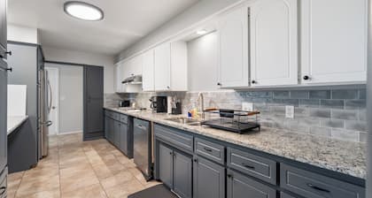 8BR Near Route 66 + Lake Overholser | Laundry Room & Pool Table #08