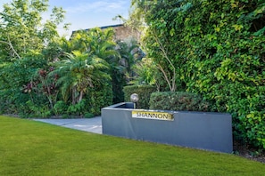 Property grounds - Beachside Oasis-Walk to Alex Beach (Alexandra Headland)