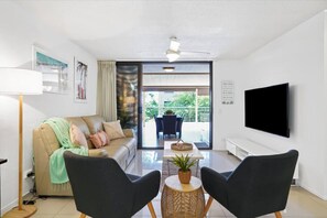 Smart TV, books, stereo