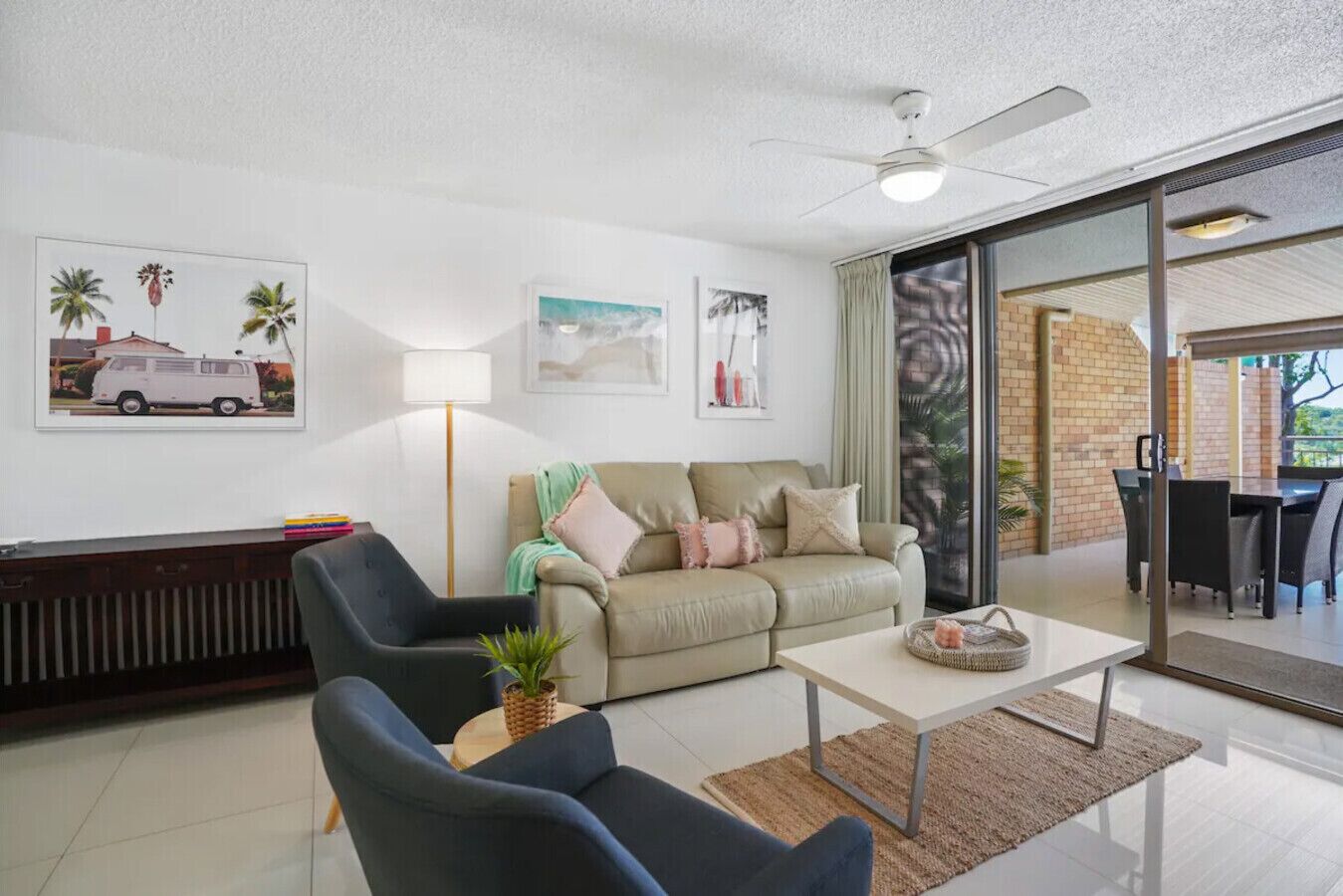 Smart TV, books, stereo