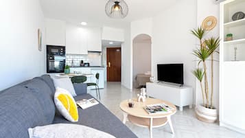 Apartment, Balcony | Living area