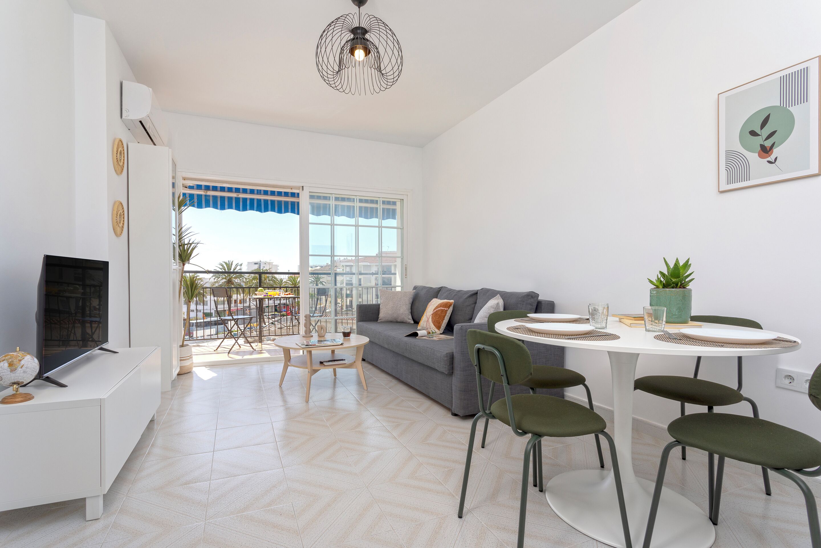 Leilighet, balkong | Oppholdsområde