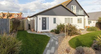 Shoreline Hideaway | by The Butler Collection