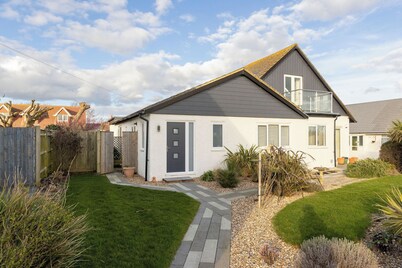 Shoreline Hideaway | by The Butler Collection
