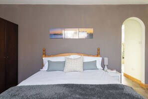 1 habitación, tabla de planchar con plancha, wifi gratis y ropa de cama 