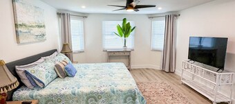 Sunrise Park Jewel in Port Charlotte with free pool heat