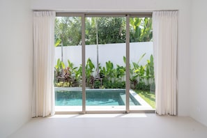 Villa Prestigio, 3 habitaciones, para no fumadores, alberca privada | Área de sala de estar | Smart TV de 65 pulgadas con canales digitales 