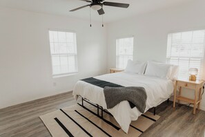 2 bedrooms, iron/ironing board, WiFi, bed sheets - Private Pickleball Court! Lovely 2 Bedroom Home - Minutes to Everything (Waco)