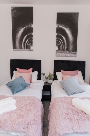 3 chambres, fer et planche à repasser, Wi-Fi gratuit, draps fournis