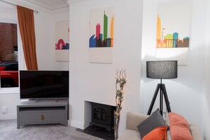 TV, fireplace