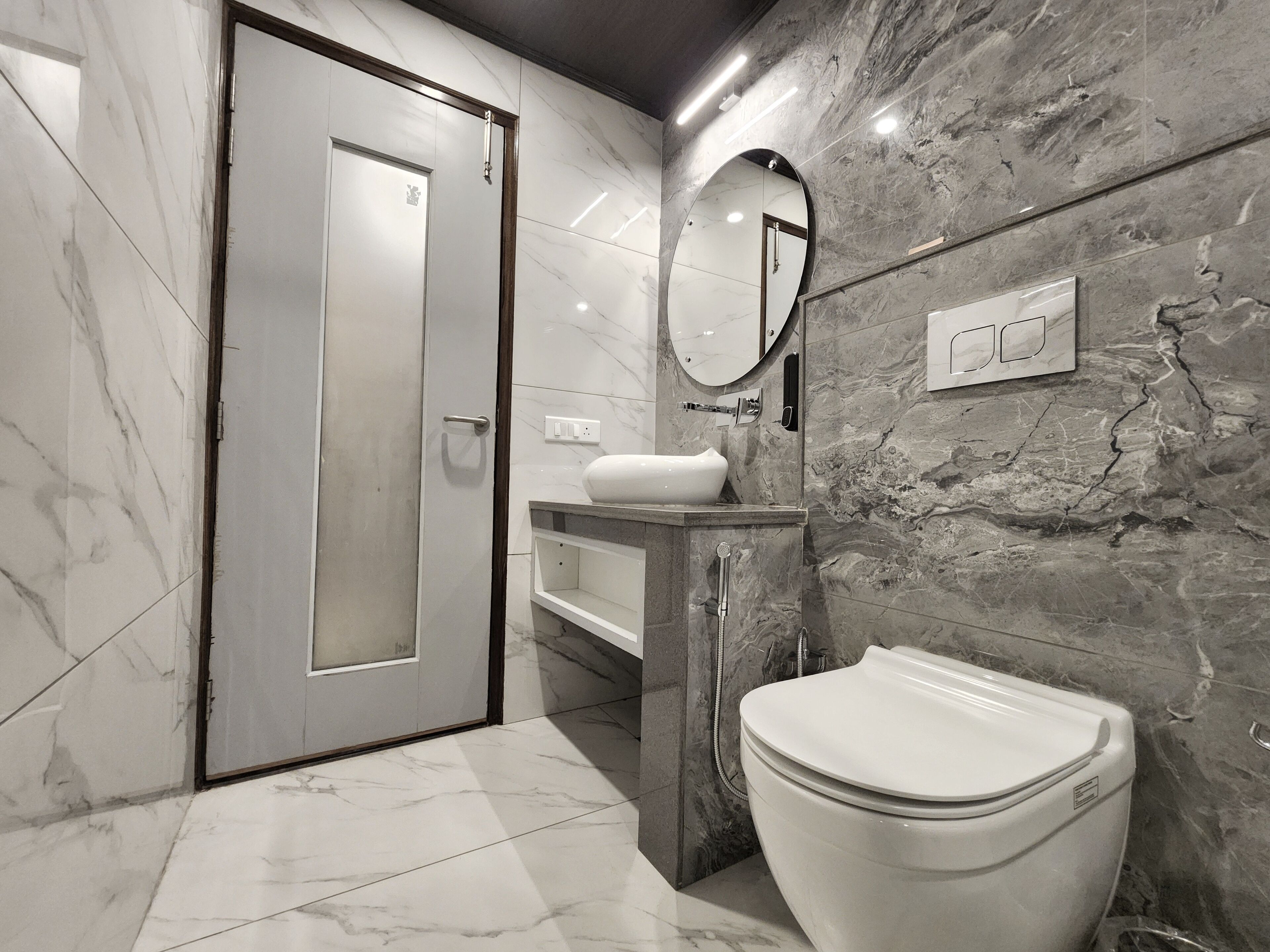 Deluxe Room | Bathroom | Shower, slippers, towels, soap