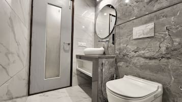 Deluxe Room | Bathroom | Shower, slippers, towels, soap
