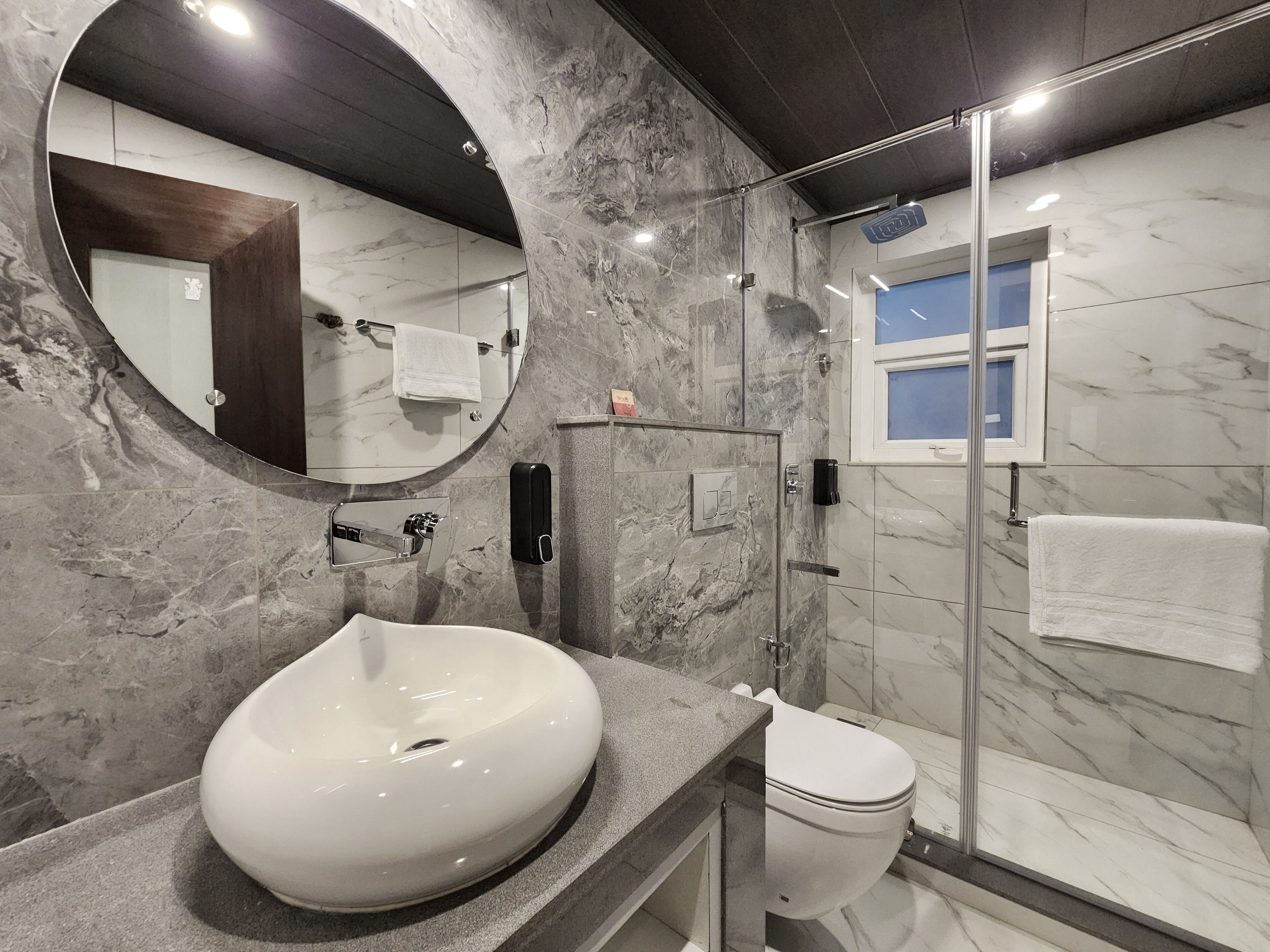 Deluxe Room | Bathroom