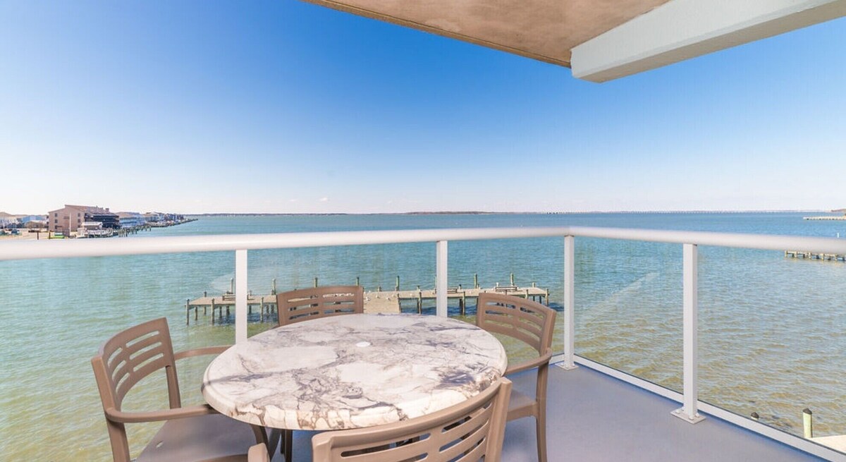 Newly Updated-Stunning Bay Views, 3rd Fl, 2BR Condo