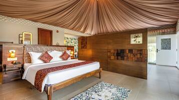 Luxury Tent with Private Courtyard | 1 bedroom, iron/ironing board, free WiFi