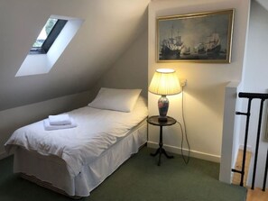 2 bedrooms, travel cot, free WiFi