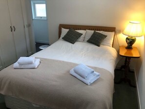 2 bedrooms, travel crib, free WiFi