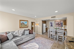 Smart TV - Elegant Green Valley Villa 55+ (Green Valley)