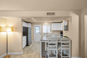Fridge, microwave, oven, stovetop - Elegant Green Valley Villa 55+ (Green Valley)