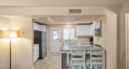 Elegant Green Valley Villa 55+