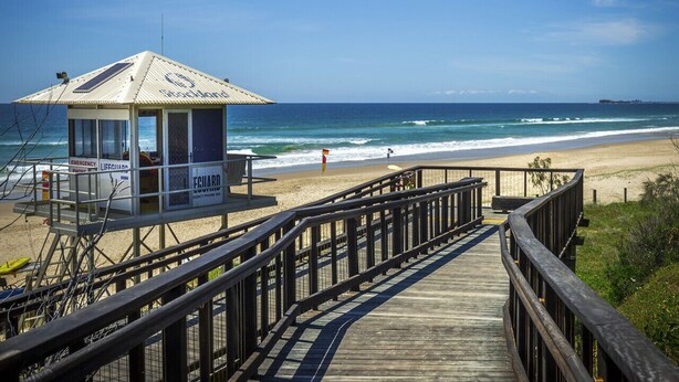 A lifeguard tower and wooden walkway leading to a beach. - Marcoola Sands Retreat Steps from Marcoola Beach (Marcoola)