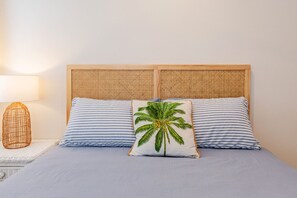 2 slaapkamers, een bureau, een strijkplank/strijkijzer, gratis wifi