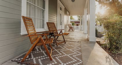 The Dreamiest Home on Homan - Lovely 3 Bedroom House - Near to Everything
