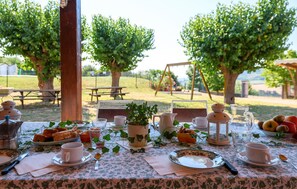 Outdoor dining - 4 bedroom awesome home in Urbania (Urbania)