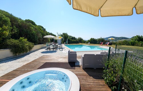 4 bedroom awesome home in Urbania