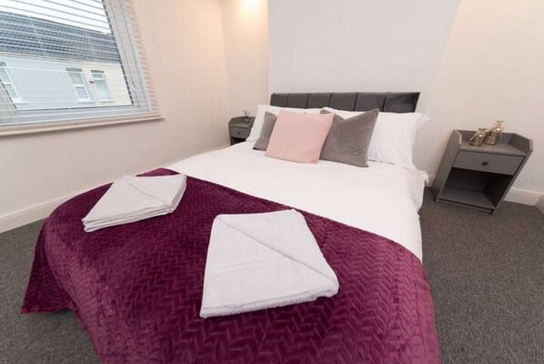 2 bedrooms, iron/ironing board, WiFi, bed sheets