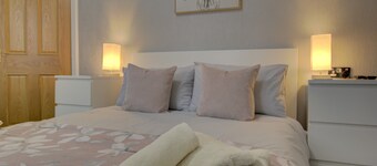 Beautifully furnished 6-bedroom town house on the North Coast 500 route